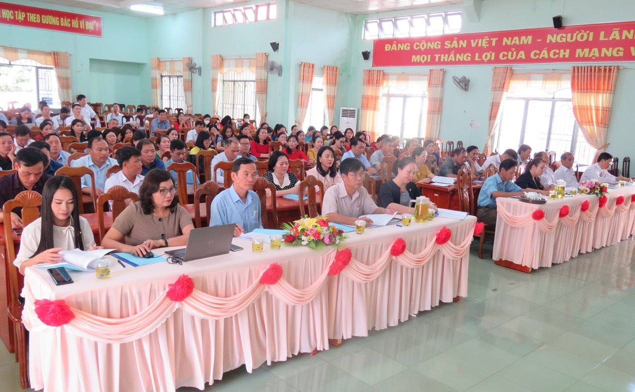 Phòng Giáo dục và Đào tạo huyện Ea Kar tổ chức Hội nghị tổng kết năm học 2021-2022 và triển khai phương hướng, nhiệm vụ năm học 2022-2023