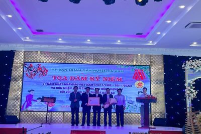 Phòng Giáo dục và Đào tạo huyện Ea Kar đón nhận Huân chương lao động Hạng ba