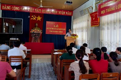 Phòng GD&ĐT huyện Ea Kar tổ chức Lễ công bố Quyết định của Chủ tịch UBND huyện về công tác cán bộ quản lý trường học 6 tháng đầu năm 2020